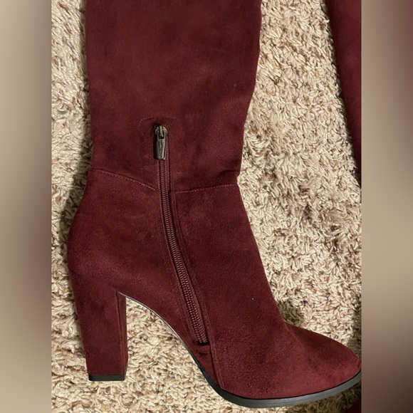 Beautiful Vince Camuto boots - Picture 4 of 5